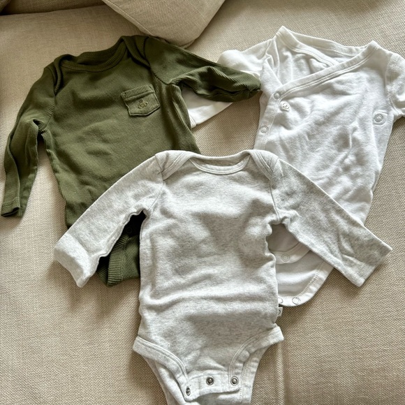 6 bodysuits bundle 100% cotton carters and baby gap - Picture 4 of 6